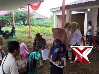 ANGGOTA POLSEK PAJAR BULAN MELAKSANAKAN GIAT PENGAMANAN PASAR MURAH DI KEC. SUKA MERINDU