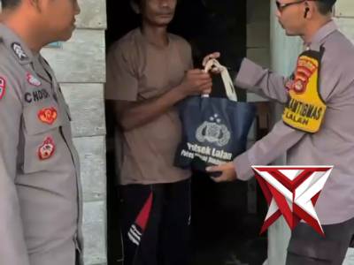 Polsek lalan melaksanakan giat jumat berkah berbagi bansos