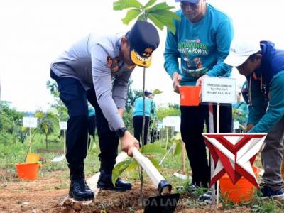 Kapolda Lampung dan Menteri OKP Hadiri Penanaman Sejuta Pohon - PoliceTube