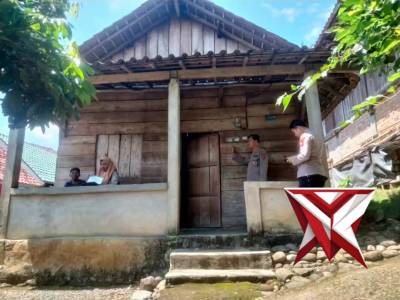 DSG 5.Bhabinkamtibmas tanjung agung dan Dinas Perkim Survei Lokasi Bedah Rumah Warga - PoliceTube