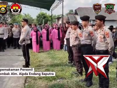NA20 UPACARA PEMAKAMAN ANGGOTA POLSEK LEMBAK - PoliceTube