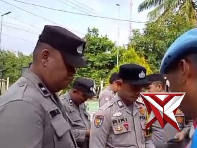 Na. Kanit Provos Polsek Lembak melaksanakan Pemeriksaan kelengkapan diri masing-masinng personil