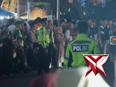 Polres Trenggalek Kawal Keberangkatan Rombongan Calon Jemaah Haji ke Surabaya - PoliceTube