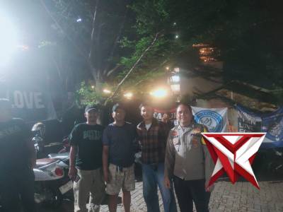 Pawas dan anggota Monitoring Pam Warga ikut Nobar di Cafe Dr.Ozeng