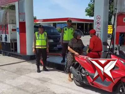 Polsek Ploso Laksanakan Patroli Harkamtibmas di SPBU Bawangan Ploso