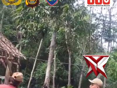 AS 11. Bhabinkamtibmas Dampingi Survey Bedah Rumah HUT Bhayangkara