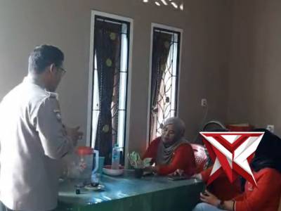Na.20 *Bhabinkamtibmas Polsek Lawang Kidul melaksanakan giat Sambang dan Binluh Kamtibmas* - PoliceTube