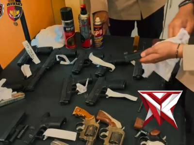 7. Kabaglog Polres Muba mengecek barang Inventaris
