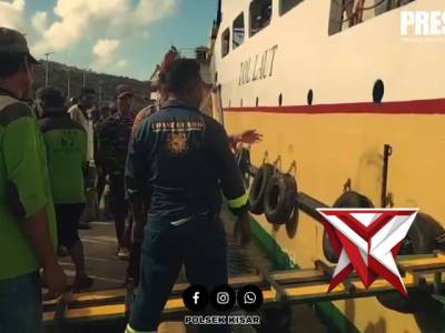 KP3 polsek kisar laksanakan pengamanan embarkasi & debarkasi pada pelabuhan wonreli - PoliceTube