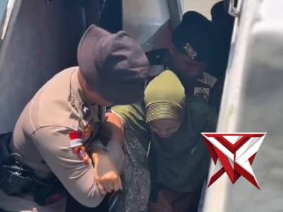 PERSONIL POLRES KEPULAUAN MERANTI  MEMBANTU IBUK IBUK YANG SEDANG SAKIT