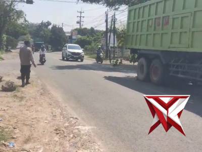Pengaturan lalu lintas di jalan raya Bungah
