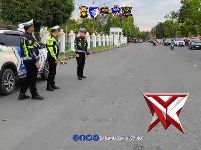 ANGGOTA POLRES MUBA SATLANTAS PATROLI DI SEKITARAN TAMAN KUNING SEKAYU SM7 ? - PoliceTube