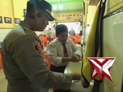 Police Goes To School, Membawa Senyum untuk Adik-adik Murid di Prambulih