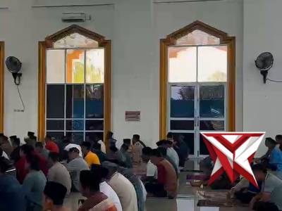 KAPOLRES MUSI RAWAS MELAKSANAKAN SHALAT JUMAT