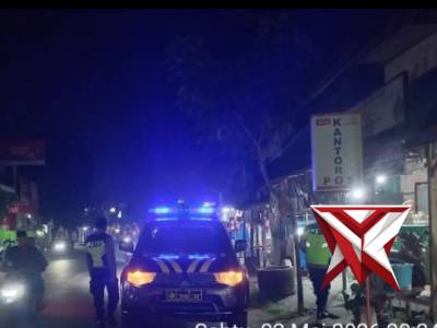 Polsek Lodoyo Barat melaksanakan kegiatan Patroli Blue Light.