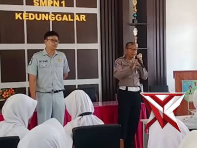 SOSIALISASI TERTIB BERLALU LINTAS OLEH SATLANTAS POLRES NGAWI DI SMPN 1 KEDUNGGALAR - PoliceTube