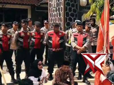 Polres Trenggalek Gelar Pelayanan dan Pengamanan Aksi Damai GMNI di Gedung DPRD