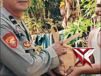 Giat bansos polsek stl Ulu terawas untuk masyarakat

"SUDAHKAH KITA BERBUAT BAIK HARI INI"