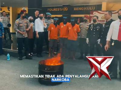 Kapolresta Bengkulu Kombes Pol Rahmad Hidayat, S.S., M.H memimpin langsung kegiatan press release da - PoliceTube