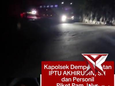 Kapolsek dempo selatan dan personil piket pam jalur keberangkatan haji di liku endikat
