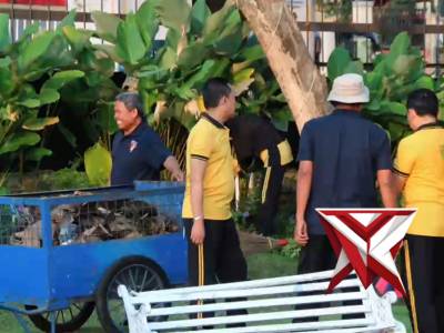 Personel Ditintelkam Polda Jateng Melaksanakan Gerakan Indonesia Asri Dalam Rangka Hari Bhayangkara