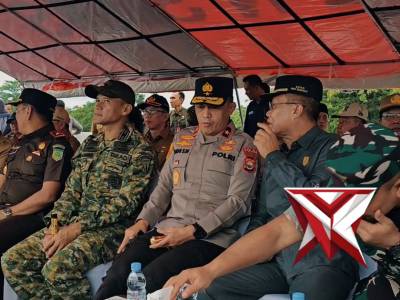 Kapolda Bengkulu Hadiri Kegiatan Penerjunan Taktis dan Free Fall Latihan Kopassus di Bengkulu