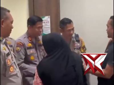 Di balik seragam yang dikenakannya, ada sisi kemanusiaan yang tak bisa diabaikan.