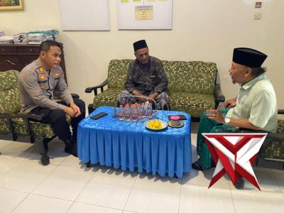 Silaturahmi Anggota  Kepolisian Bhabinkamtibmas dengan perangkat desa merupakan langkah strategis un