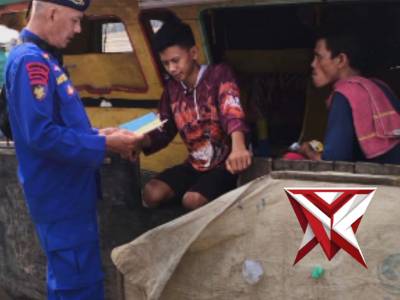 Cek muatan kapal di perairan Lalan