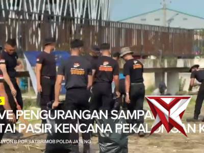 Satbrimob Polda Jateng Melaksanakan Korve Pengurangan Sampah di Pantai Pasir Kencana Pekalongan Kota