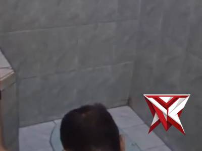 Anggota Polsek Ulu Ogan melaksanakan kegiatan pembersihan di lingkungan Mako Polsek Ulu Ogan.
divis