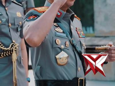 KAPOLDA SUMSEL PIMPIN UPACARA ZIARAH DAN TABUR BUNGA DI TMP KESATRIA KSETRA SIGUNTANG PALEMBANG
