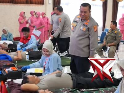 POLRESTA CIREBON MENGGELAR AKSI KEMANUSIAAN BERUPA BAKTI KESEHATAN DONOR DARAH