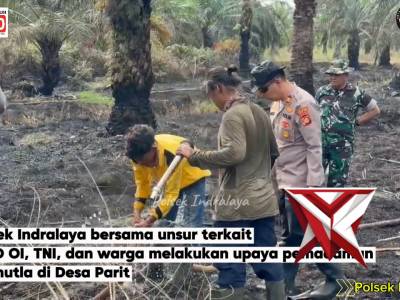 Guna mencegah meluasnya kebakaran dan meminimalkan dampak kerusakan, Kapolsek Indralaya IPTU Rangga