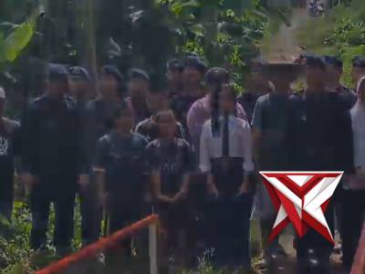 KOMPI 2 YON D POR MELAKSANAKAN GIAT PEMBANGUNAN JEMBATAN DIWILAYAH KABUPATEN PALI