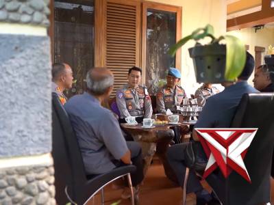 Anjangsana Purnawirawan Polri dan Warakawuri Dalam Hut Bhayangkara Ke-80 Polresta Banyumas - PoliceTube