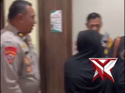 Di balik seragam yang dikenakannya, ada sisi kemanusiaan yang tak bisa diabaikan.