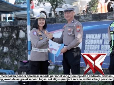 Pemberian reward dan punishment merupakan bagian dari komitmen Satlantas Polres Bitung