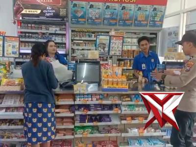 Polsek ngariboyo Patroli harkamtibmas di toserba cahaya sakti ngariboyo