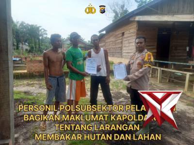 Personil Polsubsektor Pelalawan Berikan Himbauan Karhutla