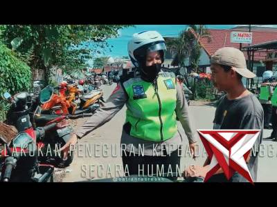 polwan sat lantas polres kapuas hulu meakukaan patroli