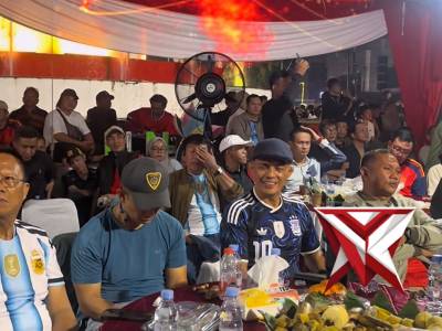 NONTON BARENG PIALA DUNIA