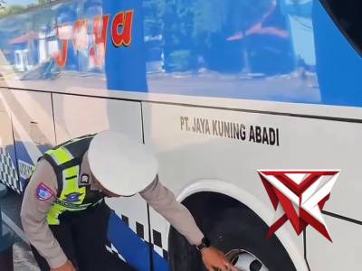 Satlantas Polres Madiun Melakukan Ramp Check Angkutan Umum