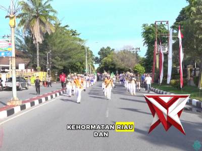 Iring-iringan pataka Polda Riau "Tuah Sakti Hamba Negeri" dengan tanda kehormatan "Nugraha Sakanti"