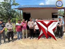 Kapolsek Sungai Sembilan Melaksanakan Pembangunan Pos Satkamling Cegah Karhutla