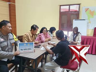 Penyaluran BLT Didampingi Bhabinkamtibmas