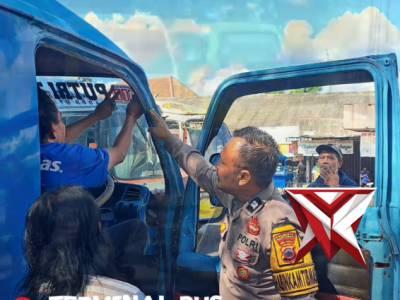 Butuh polisi cepat hubungi 110 Gratis 24 jam