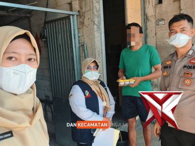 Personel Polres Kudus Bersama Petugas Puskesmas Melaksanakan Tracing TB Paru Kepada Masyarakat Kudus