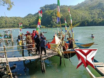 Sedekah Laut Kelompok Nelayan Puring
