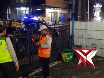 Patroli dialogis malam hari